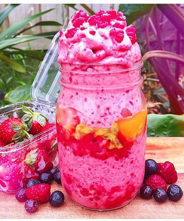 Raspberry + strawberry nice cream + alittle fruit = 😍😍😍