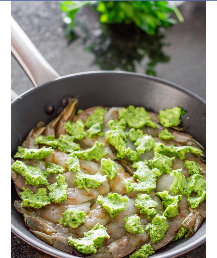 Garlic And Parsley Butter Shrimp!!😋😋😋