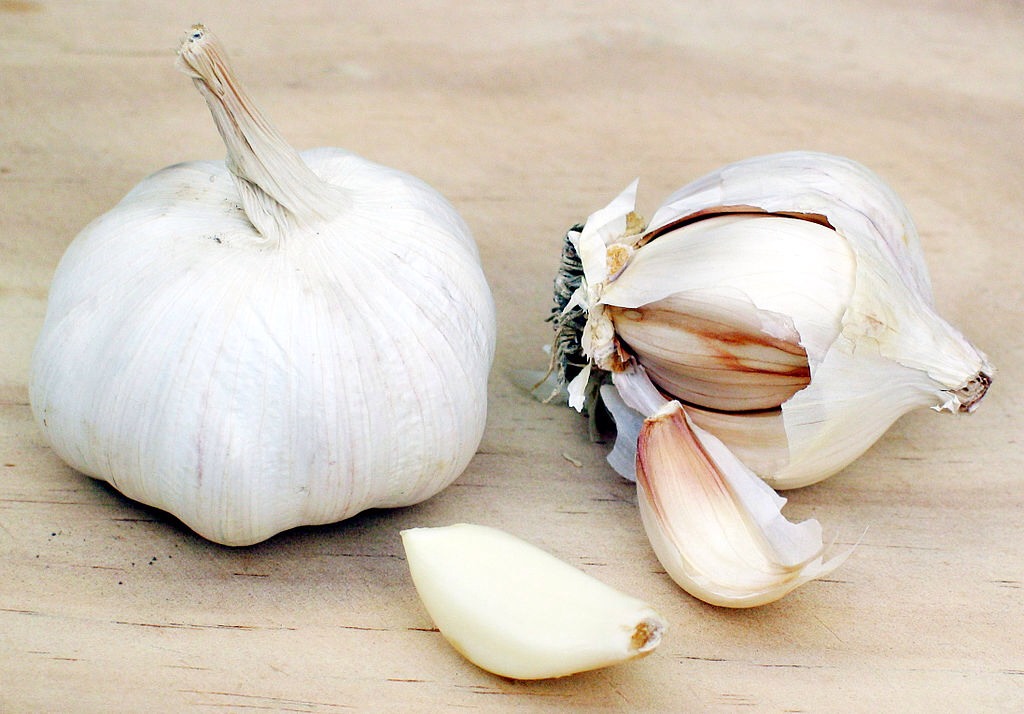13 Things That Garlic Helps 