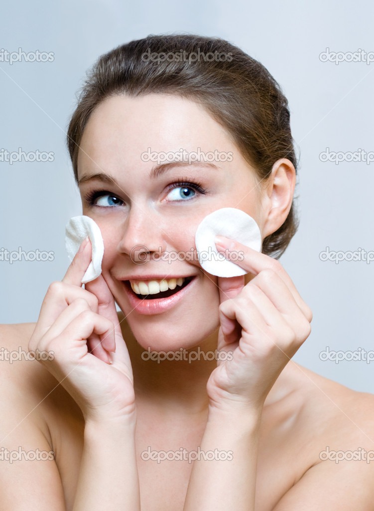 Apply in ur face with cotton pads.
Wait for 5 mini. 
