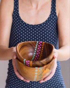 Step-by-Step tutorial:
http://m.designimprovised.com/38l4k7v/articles/47672/Thrifty-DIY-Painted-Wood-Bowls