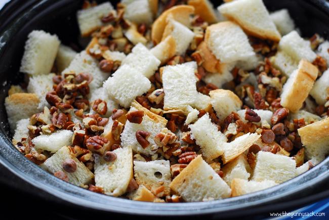 Slow Cooker Pumpkin Pecan Bread Pudding 