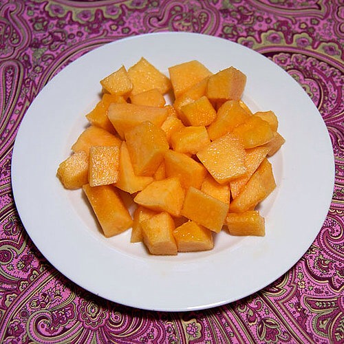 Health Tip: Eat 100 Calorie Snacks To Lose Weight! Here Are 100 Calorie Servings Of Differnt Fruits