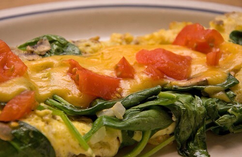 1. Veggie and Cheese Omelet
To add vegetables to your omelet is a wonderful decision, but cheese is high in fat and sodium, so by consuming it you may gain weight. You’d better give preference to various veggies and you will enjoy flavorous taste of your breakfast.