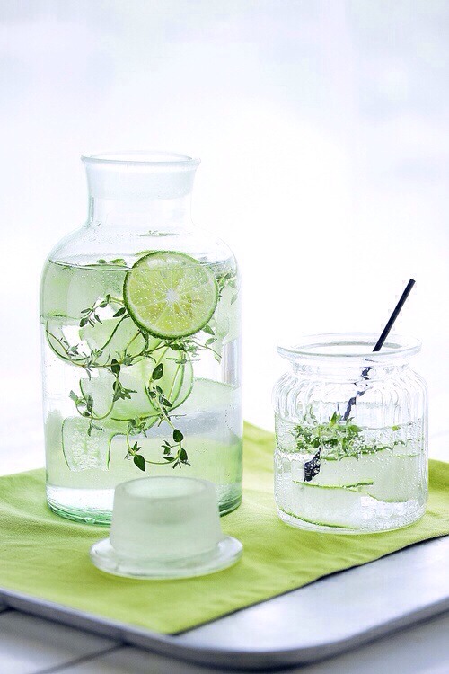 2. Lose Weight

Cucumber spa water will naturally quench your thirst and make you forget about mindlessly reaching for sugar-laden drinks, so it’s an easy way to cut calories from your diet. Cucumbers also act as a natural diuretic helping you get rid of that excess water and bloating. 