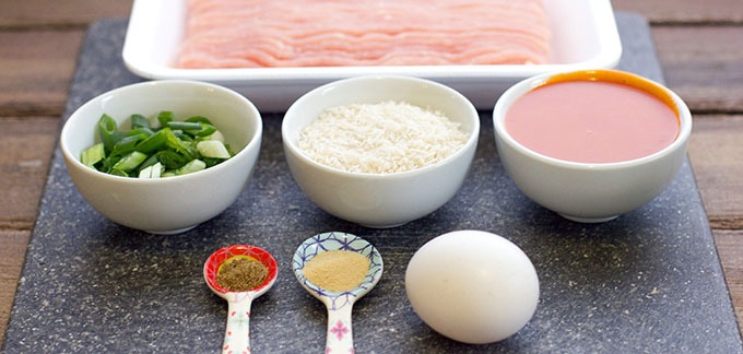 INGREDIENTS
1 1/4 pound ground chicken
1 egg
1 cup Progresso panko breadcrumbs
1 teaspoon celery salt
1 teaspoon onion powder
1 teaspoon ground pepper
1/2 cup green onions, finely sliced
1 1/2 cups buffalo sauce
1/2 cup blue cheese dressing