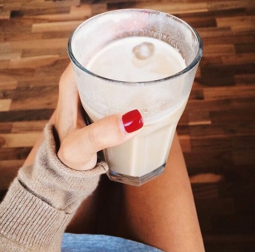 Fancy fruit smootie.
Help your digestion and boost your metabolism with this energizing combot.