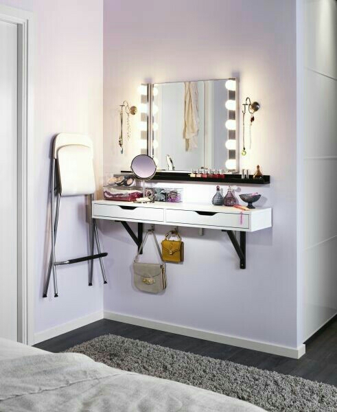 don't have enough room???
small vanity ideas!!!