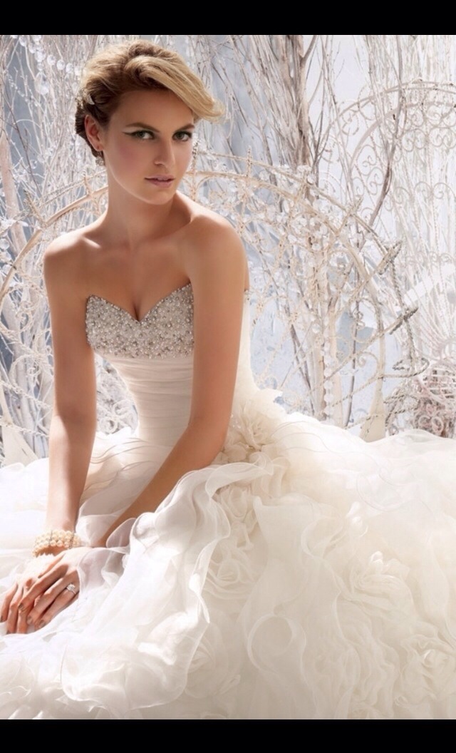 Beautiful Wedding Dresses UNDER $500! π #tipit