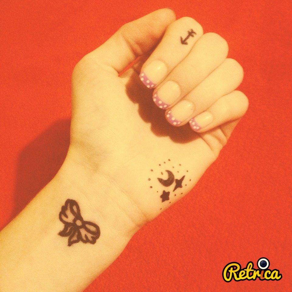 I tried It myself and this is how it turned out... I prefer using black because it stands out more...