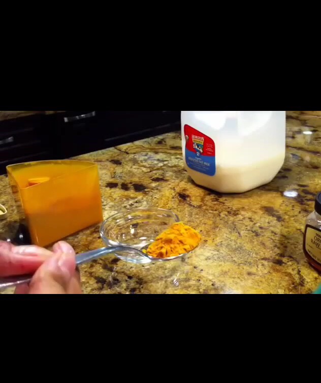 Take a teaspoon of tumeric powder and place in bowl