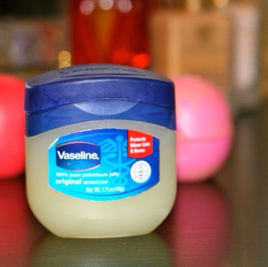 It's one step only!!! Just dab on Vaseline to the parts of your face you want glowing up😋 ( only add a little so the highlighter sticks on and brightens up )
