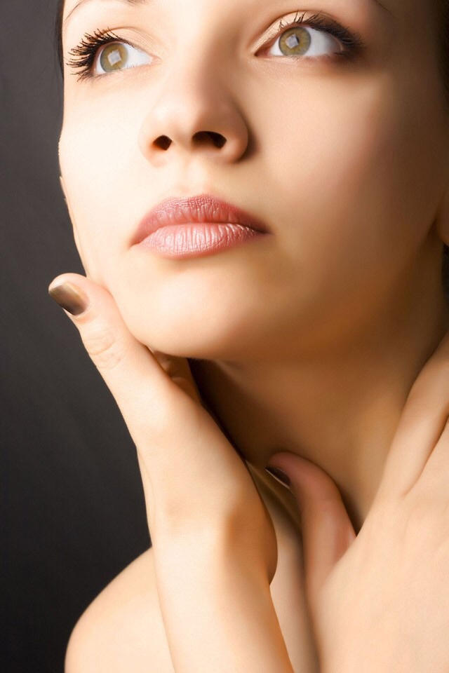 (These next two steps are for mornings only; never apply sunscreen or makeup at night, it will clog your pores causing you to break out.)

6⃣: Apply sunscreen with SPF of at least 30 to protect your skin from harmful UV rays. 