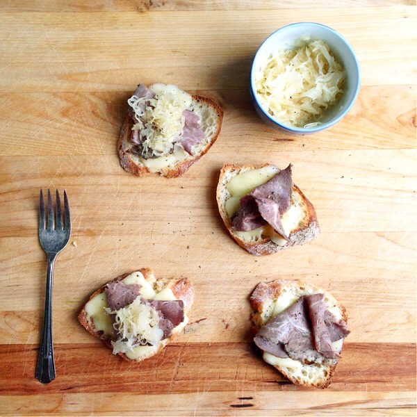 Horseradish Cheddar and Roast Beef Bites

Finish your horseradish cheddar and roast beef bites with a few twists of black pepper. Because sauerkraut isn't for everyone, serve it on the side.