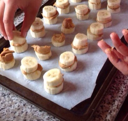 Add another banana on top of it to sandwich it. Put it the freezer for about an hour. 