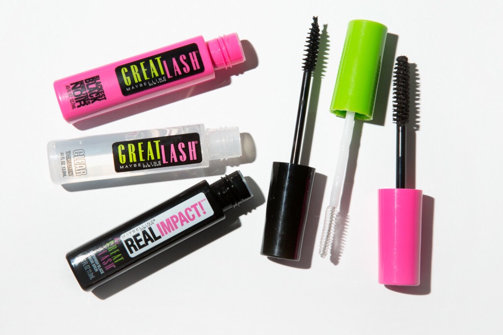 THE GREAT LASH
By: maybeline cosmetics
Available at: pretty much anywhere, check drugstores
This is an amazing product to achieve thicker, fuller lashes at an insane level of volume, plus it's washable!