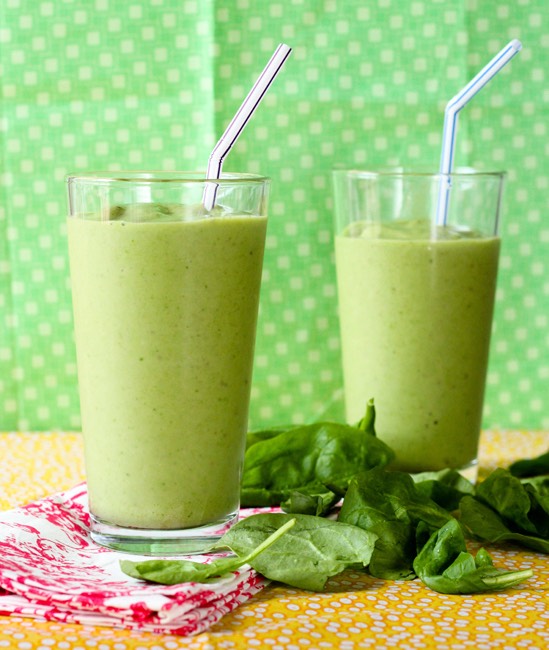 Basic green smoothie
3 cups of milk
1 banana
1 cup of frozen berries
1 tablespoon of almond butter
1/2 teaspoon of vanilla extract
2 handfuls of spinach
4-5 leaves of kale