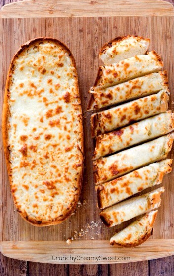 Delicious Cheesy Garlic Bread Recipe😍