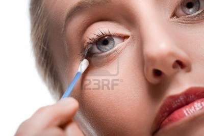 Want to fix those tiny mistakes of makeup?
Use these buds. 
You can also use cotton bud sticks to remove the unwanted makeup or even cleaning the makeup