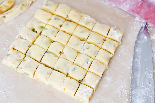 4.Cut into squares.