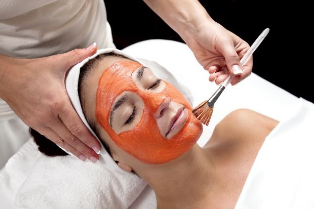 This mask will remove the traces of fatigue and wrinkles, hydrate your face, and your skin will be tighter and softer