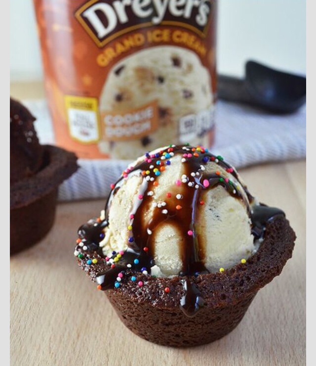 Brownie Bowls For Your Ice Cream ! 😋