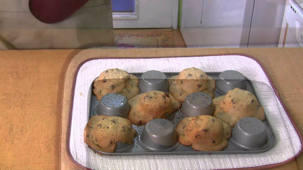 To make cookies
2 1/4 cups all-purpose flour, spooned and leveled
1 teaspoon kosher salt
1/2 teaspoon baking soda
1 cup (2 sticks) unsalted butter, at room temperature
1 1/4 cups packed light brown sugar
1/4 cup granulated sugar
2 large eggs
1 teaspoon pure vanilla extract
2 cups semisweet chocolate