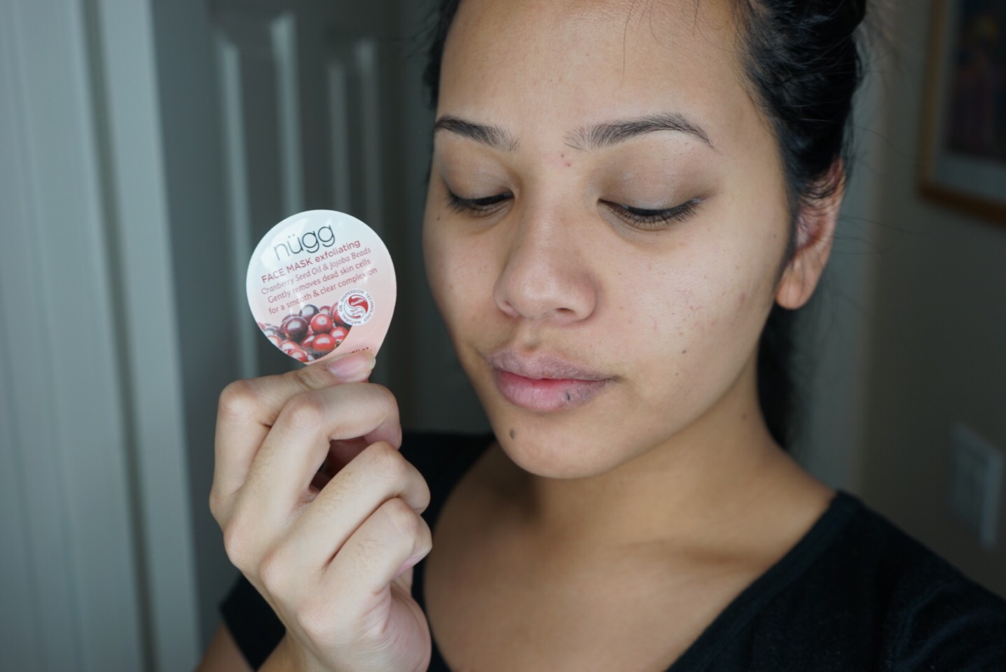 1. Exfoliate. This will remove the layer of dead skin cells. In addition, it will also make foundation application easier & your makeup will appear more flawless. Using Nügg Beauty Exfoliating Face Mask