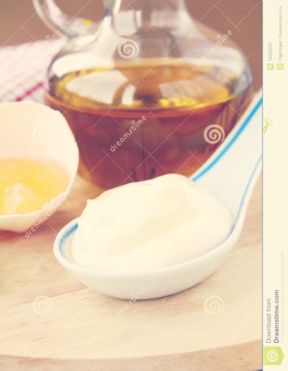 Mixing 1 Egg, Mayonnaise & 3 Tea Spoons Of Olive Oil Helps Your Hair Grow Longer And Healthier? 