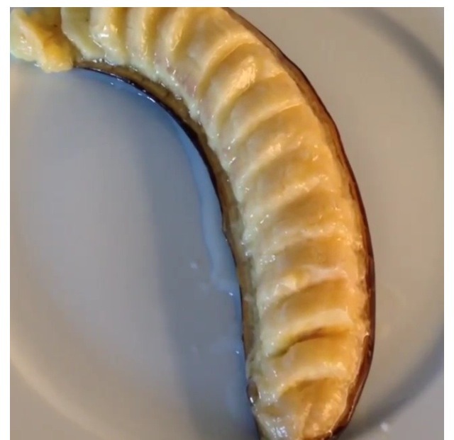 Now, peel half of your banana and slice it in its "half shell". Sprinkle with cinnamon and your ready to eat!