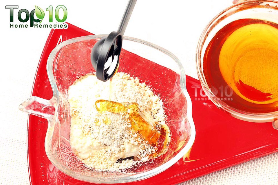 4. Mix in 1 teaspoon of honey.
Mix all the ingredients together well until they form a paste-like substance. When it reaches this stage, your facial mask is finished.