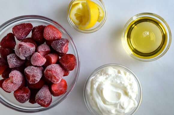 5-Minute Healthy Strawberry Frozen Yogurt 🍓🍓🍓
