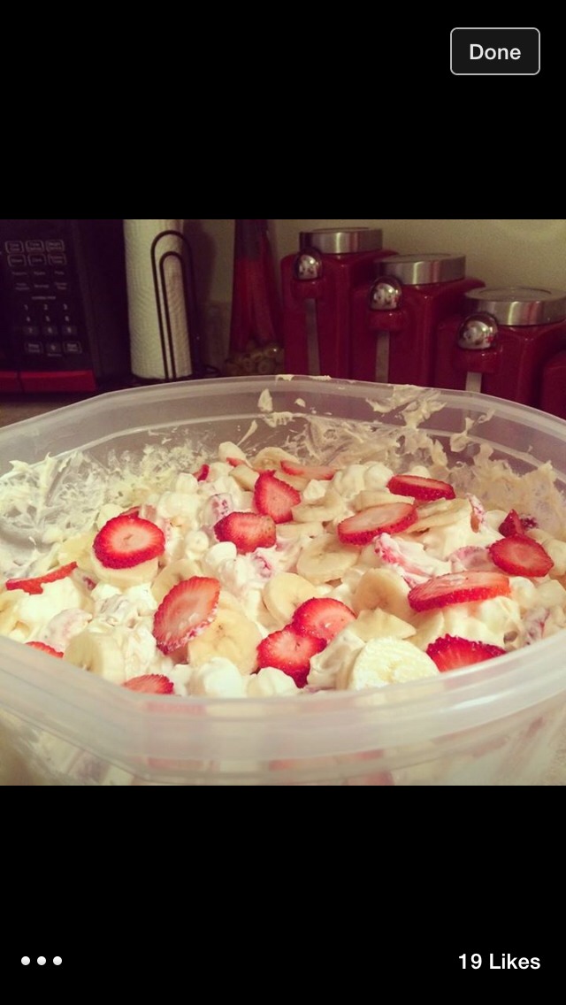 Strawberry Banana Cheesecake Salad 😍