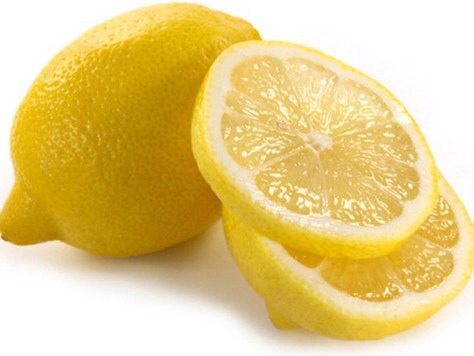 • Soaking your legs in warm water for sometime and then rubbing a slice of lemon on the soles promotes relaxation. In addition, it works as a natural cure for insomnia.