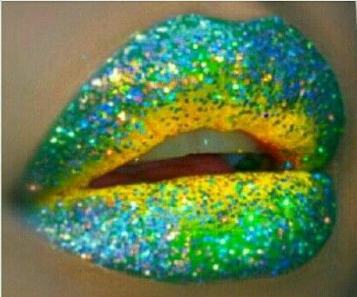 DIY Burlesque Glitter Lips!!