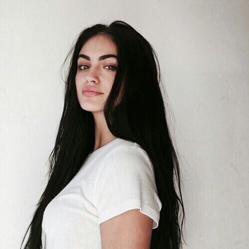 Argan oil is proven to make hair softer, silkier and shinier. It is the ideal hair conditioner, and it can even help to treat split ends and tame frizzy hair. Using argan oil to condition your hair is extremely easy