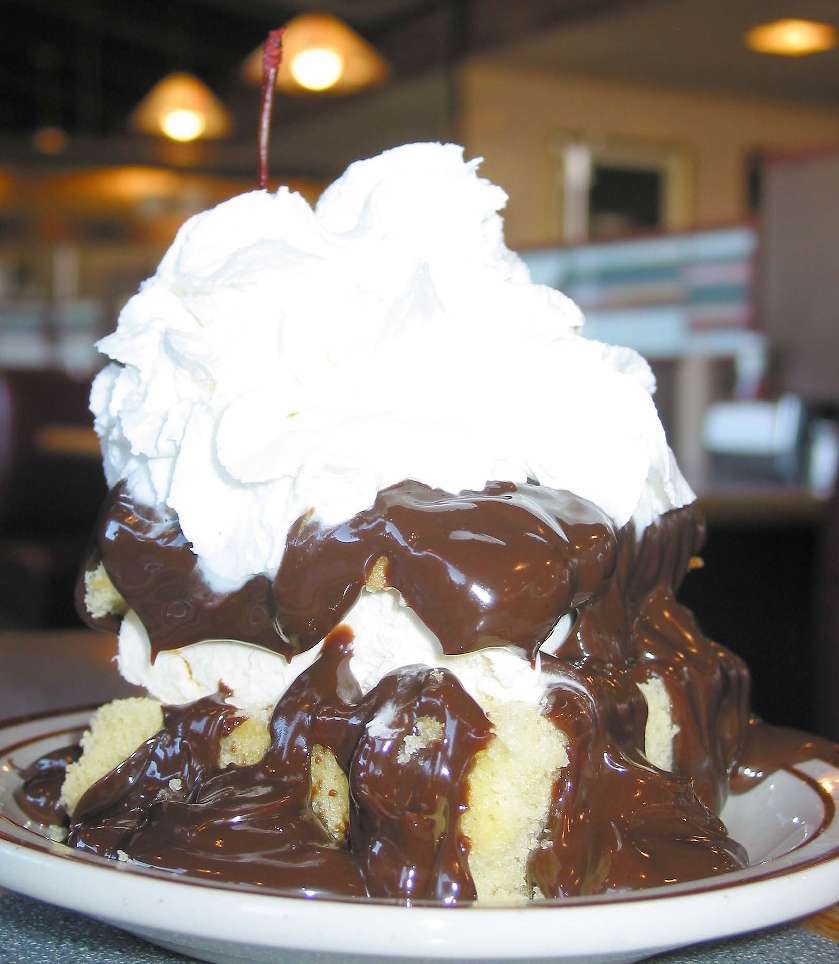 Hot fudge sundae cake 