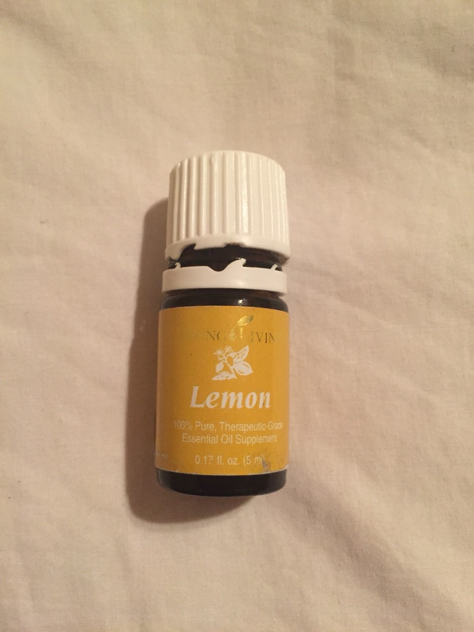 lemon:
• astringent
• antiseptic
• detoxifies
• brightens skin