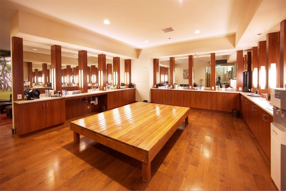 You can (and should) get a scrub after soaking. While a full-body scrub may sound relaxing, the experience is more... invigorating. The ladies who work there don't pull any punches, and do a thorough, borderline painful scrub. However, it gives you the softest skin you've had since you were a baby.