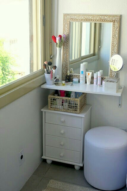 don't have enough room???
small vanity ideas!!!