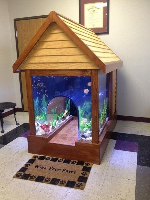 21. Fish Tank Dog House
Best dog house ever.