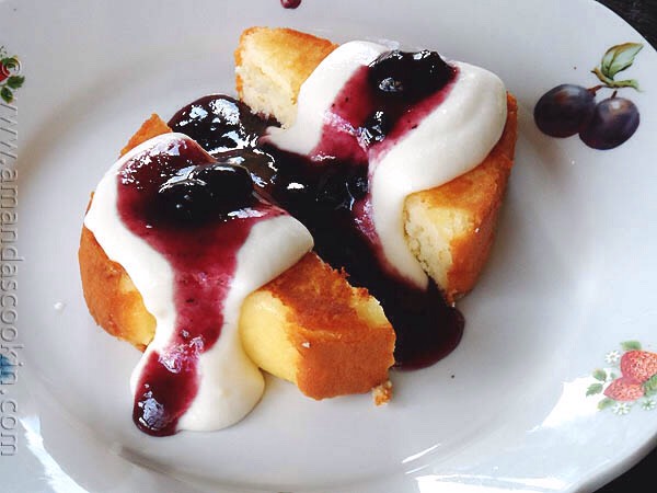Grilled pound cake with strawberry sauce and ricotta cream 