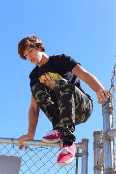 He shoe size is 11