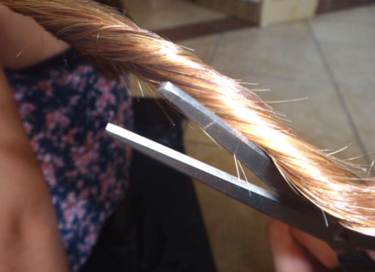 PUT AN END TO SPLIT ENDS
There's a super easy way to get rid of your split ends. Part the hair into small sections and twist each section of hair. Use scissors to snip the ends that are poking out