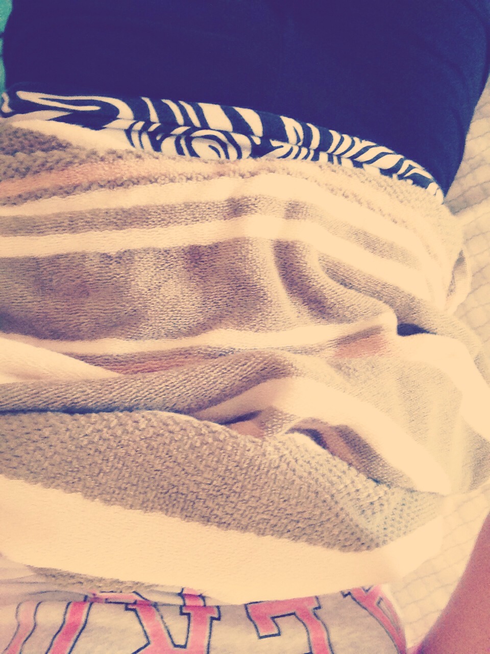 It's upside down but whatever. So you basically put the wet part of your towel onto your stomach. Leave it on until you feel that it isn't cold anymore
