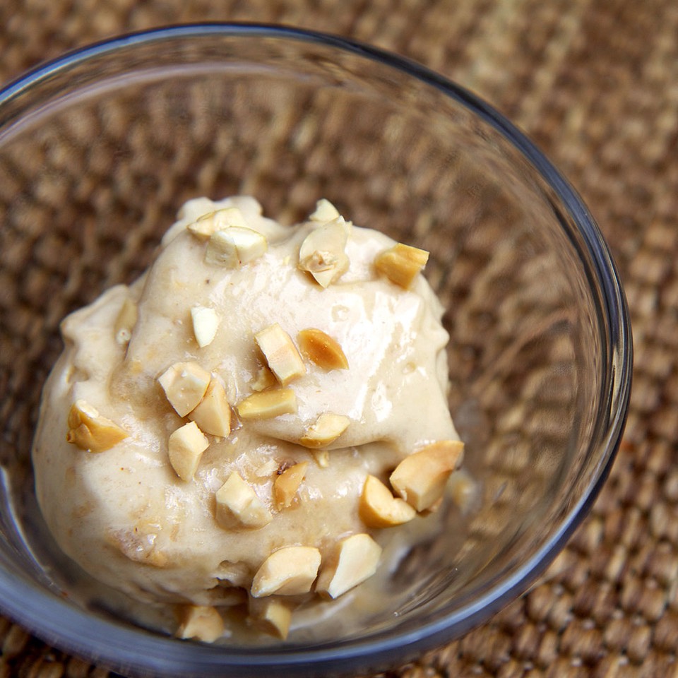 Banana peanut butter ice cream 
Another frozen treat, this dessert is made with just frozen bananas and creamy peanut butter, so it makes a healthy 150-calorie snack.

Image Source: POPSUGAR Photography / Jenny Sugar