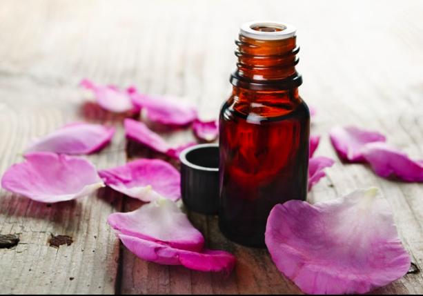 15. eep exfoliation
For a more thorough exfoliation treatment, combine two cups of Epsom salt with a quarter cup of petroleum jelly. This solution works well for extra-dry, tough patches of skin.
