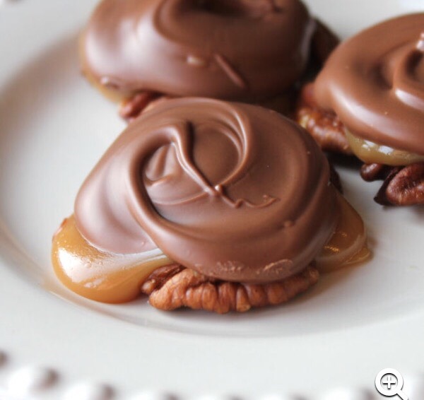 Chocolate Caramel And Pecan Turtle Clusters!
