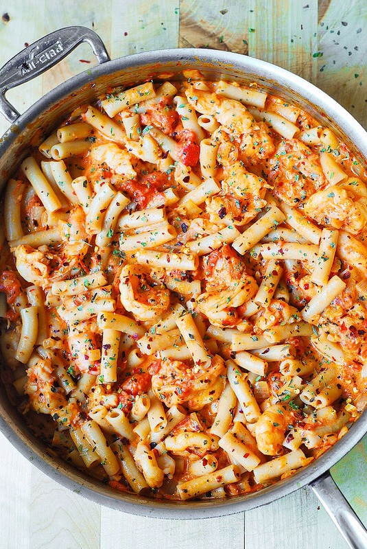Awesome Spicy Shrimp Pasta in Garlic Tomato Cream Sauce