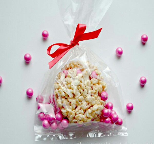 ♥♥EASY VALENTINE’S DAY RICE KRISPY TREAT♥♥
